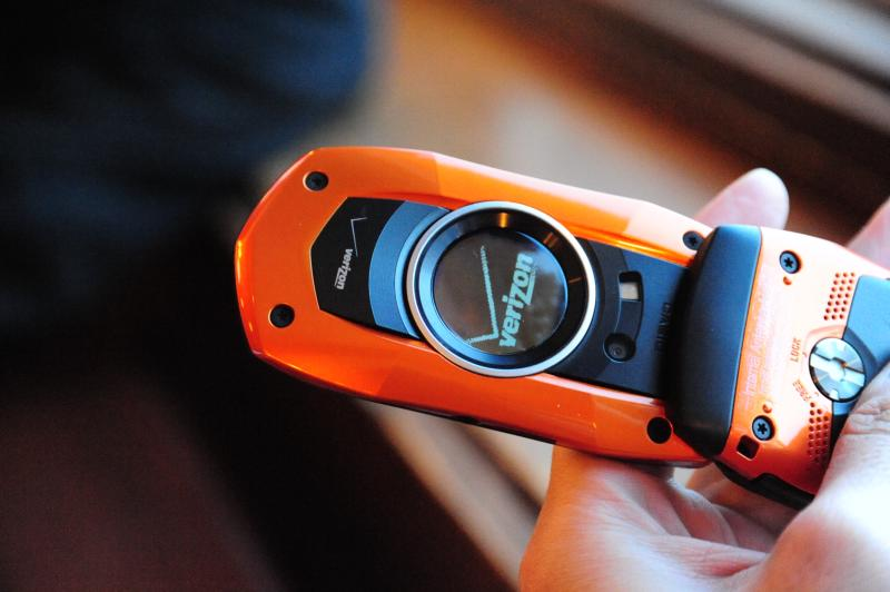 Illustration for article titled Casio Verizon Boulder G'zOne Waterproof Cellphone: Snowmodo Review